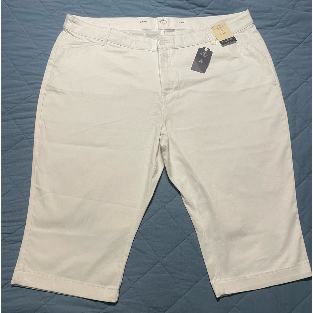 NWT St. John’s Bay Mid Ride Capri Pants Size 24